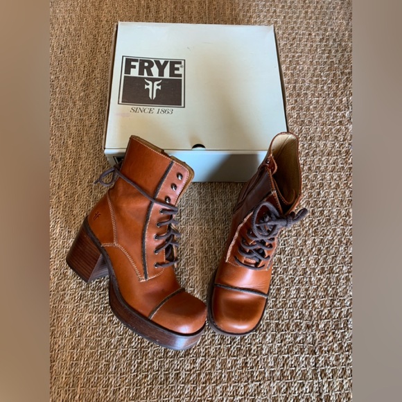 Frye Shoes - Frye Platform Y2K Vintage Boots size 8.5